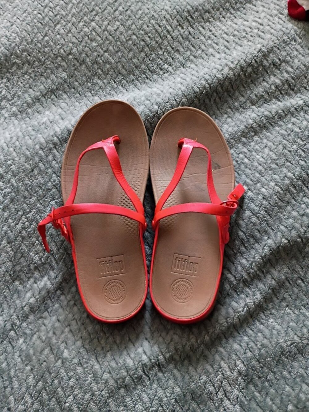 FitFlop Toe-Post Sandals – Women's Size 7